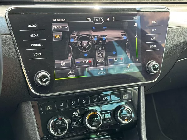 Škoda Superb Combi 1.5 TSI Style+ - foto 14