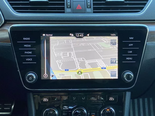 Škoda Superb Combi 2.0 TDI 4x4 DSG Scout - foto 12