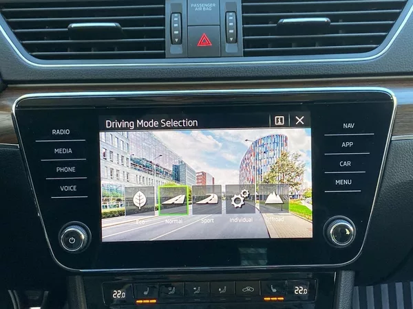 Škoda Superb Combi 2.0 TDI 4x4 DSG Scout - foto 16