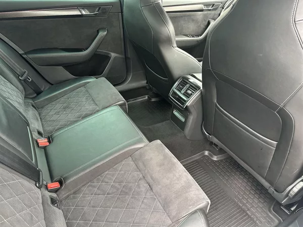 Škoda Superb 1.5 TSI Sportline - foto 10