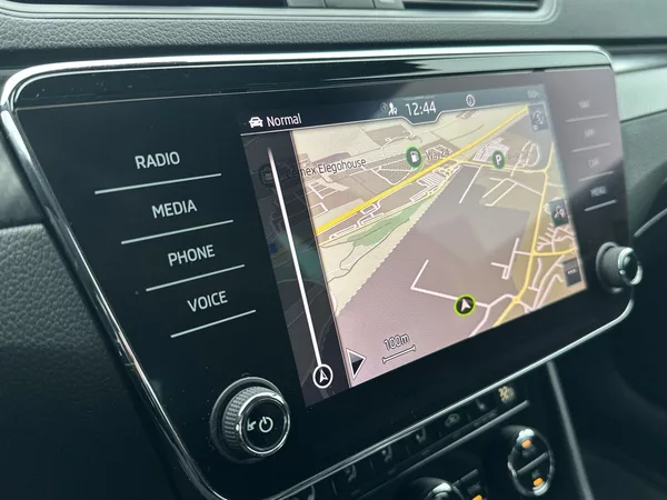 Škoda Superb 1.5 TSI Sportline - foto 11