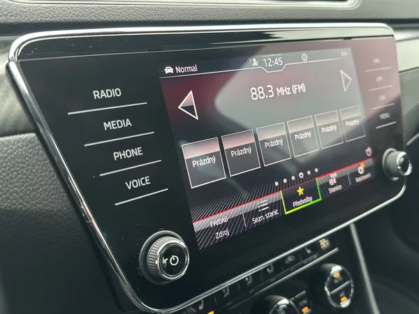 Škoda Superb 1.5 TSI Sportline - foto 13