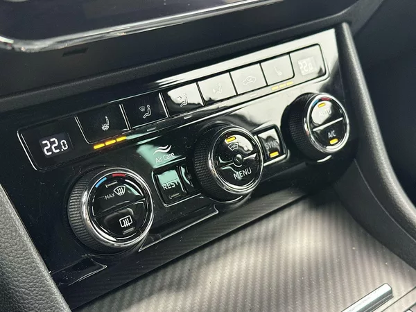 Škoda Superb 1.5 TSI Sportline - foto 14