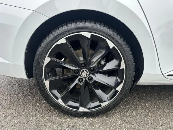 Škoda Superb 1.5 TSI Sportline - foto 28