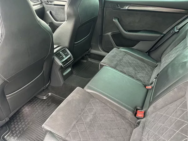 Škoda Superb 1.5 TSI Sportline - foto 8