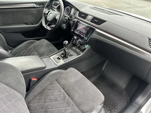 Škoda Superb 1.5 TSI Sportline - foto 9
