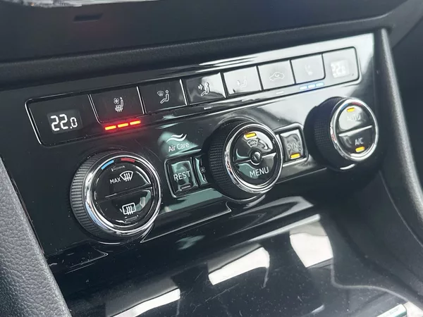 Škoda Superb Combi 2.0 TDI 4x4 DSG L&K - foto 15