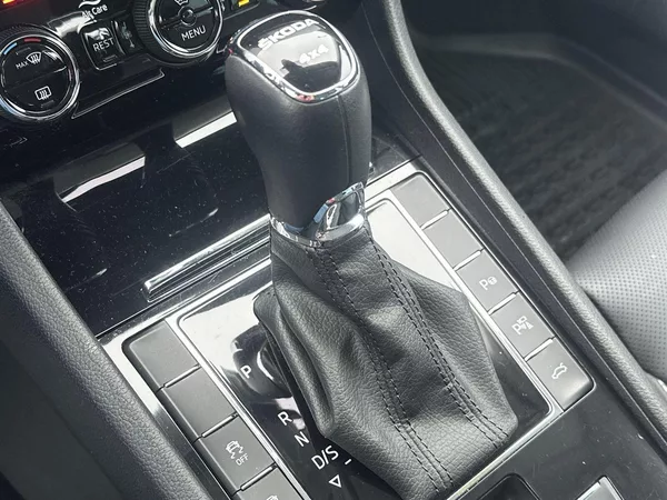 Škoda Superb Combi 2.0 TDI 4x4 DSG L&K - foto 16