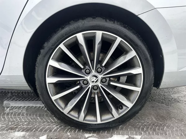 Škoda Superb Combi 2.0 TDI 4x4 DSG L&K - foto 35