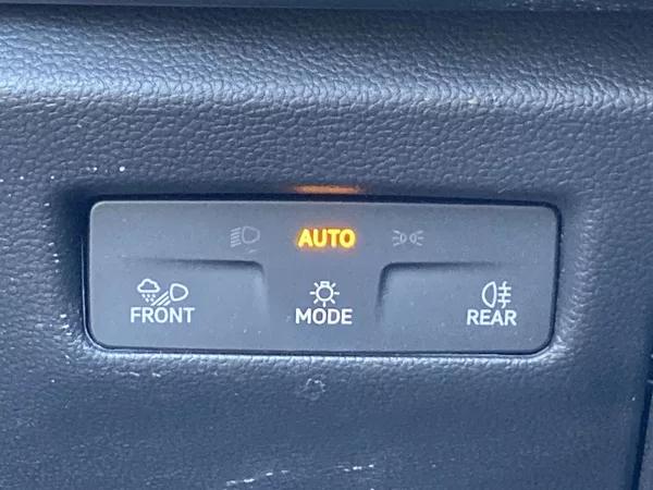 Škoda Superb 2.0 TDI DSG Selection - foto 17