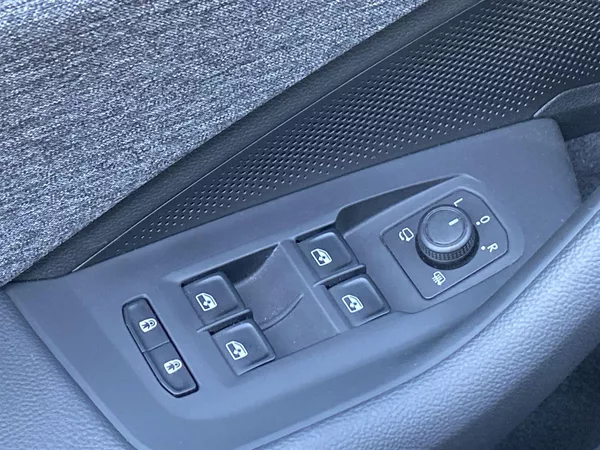 Škoda Superb 2.0 TDI DSG Selection - foto 18