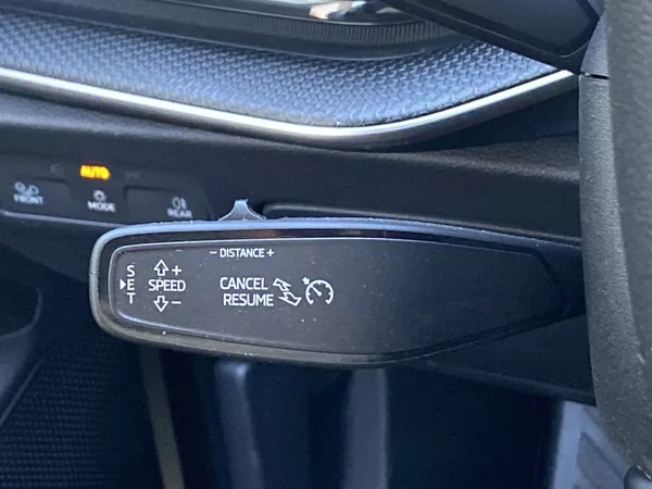 Škoda Superb 2.0 TDI DSG Selection - foto 19