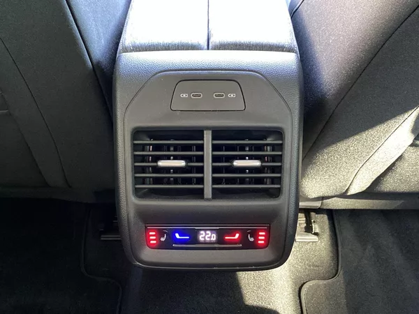 Škoda Superb 2.0 TDI DSG Selection - foto 28