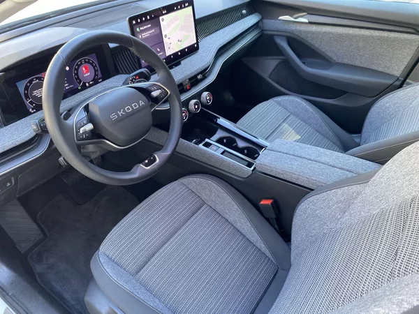 Škoda Superb 2.0 TDI DSG Selection - foto 6