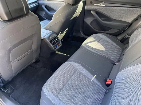 Škoda Superb 2.0 TDI DSG Selection - foto 7