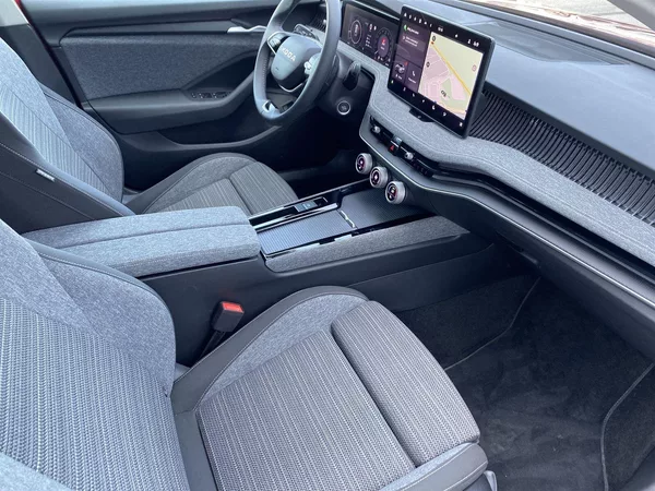 Škoda Superb Combi 1.5 TSI DSG Selection - foto 10