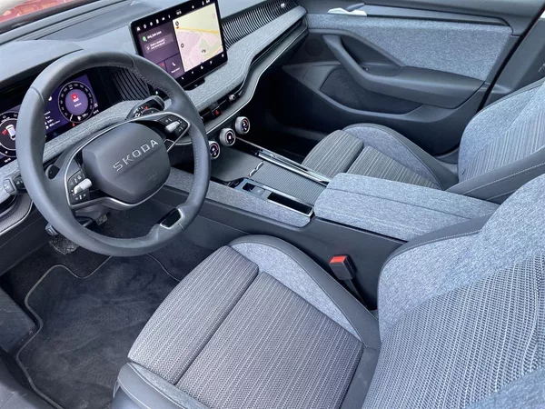 Škoda Superb Combi 1.5 TSI DSG Selection - foto 8