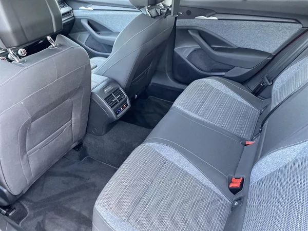 Škoda Superb Combi 1.5 TSI DSG Selection - foto 9