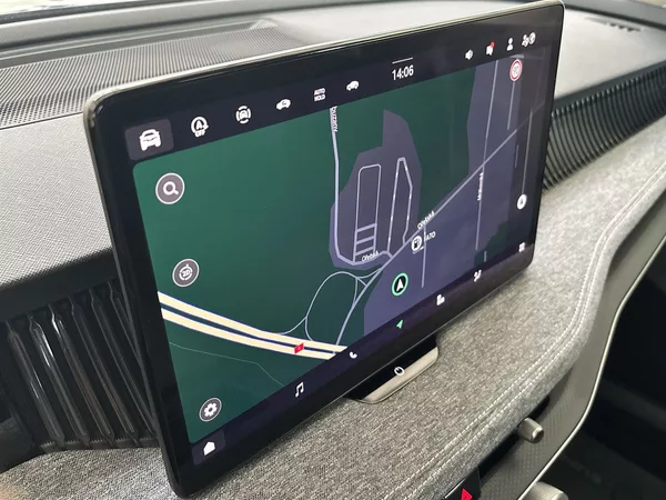 Škoda Superb Combi 2.0 TDI DSG SELECTION - foto 11