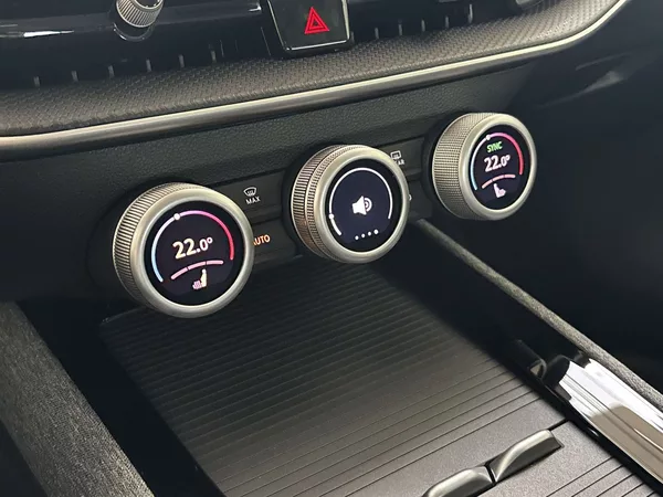 Škoda Superb Combi 2.0 TDI DSG SELECTION - foto 14