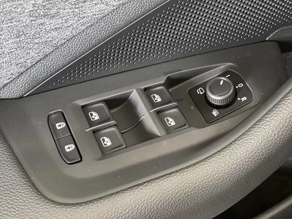 Škoda Superb Combi 2.0 TDI DSG SELECTION - foto 17