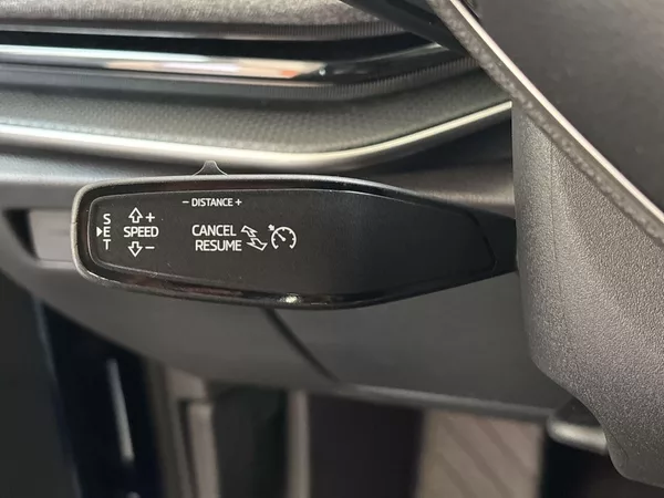 Škoda Superb Combi 2.0 TDI DSG SELECTION - foto 18