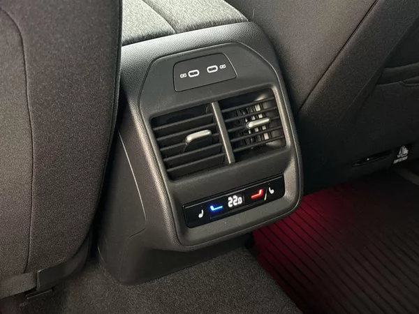 Škoda Superb Combi 2.0 TDI DSG SELECTION - foto 26