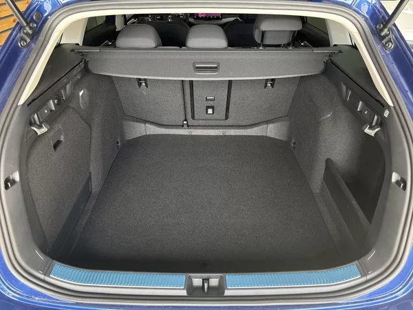 Škoda Superb Combi 2.0 TDI DSG SELECTION - foto 29