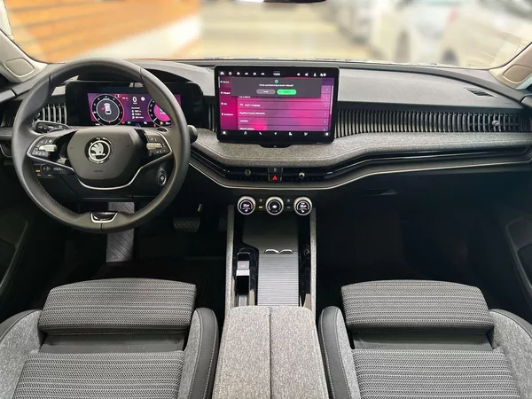 Škoda Superb Combi 2.0 TDI DSG SELECTION - foto 5