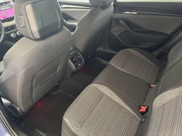 Škoda Superb Combi 2.0 TDI DSG SELECTION - foto 8