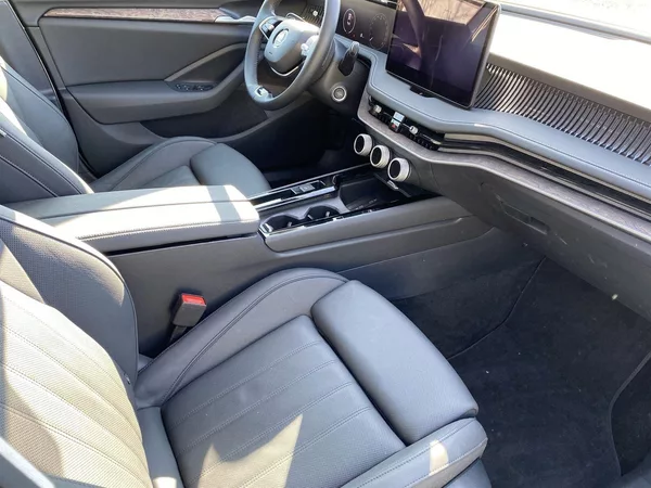 Škoda Superb 2.0 TDI 4x4 DSG L&K - foto 9
