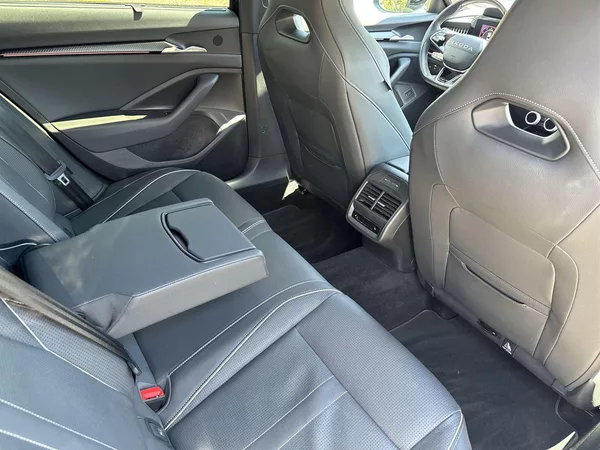 Škoda Superb 2.0 TSI 4x4 DSG Sportline - foto 9