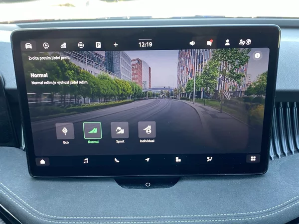 Škoda Superb Combi 2.0 TDI 4x4 DSG Sportlin - foto 19