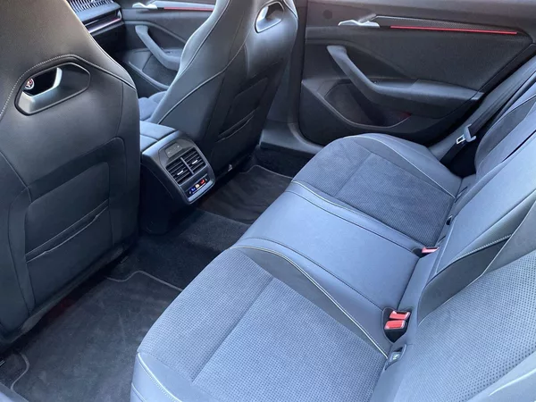 Škoda Superb Combi 2.0 TDI 4x4 DSG Sportlin - foto 7