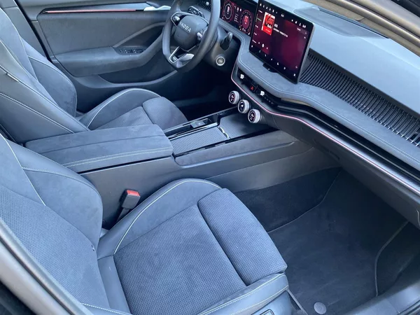 Škoda Superb Combi 2.0 TDI 4x4 DSG Sportlin - foto 8