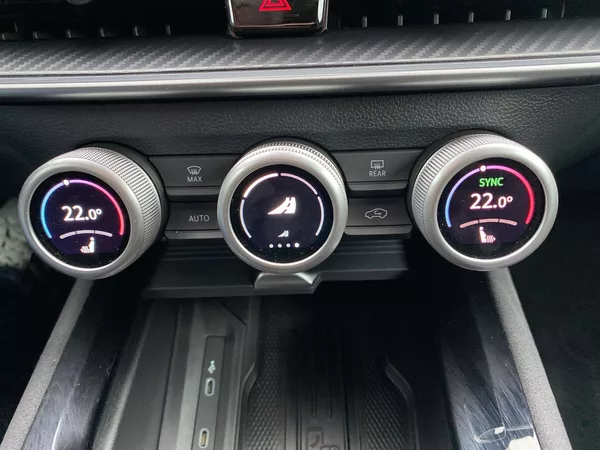 Škoda Superb Combi 2,0 TDI 4x4 DSG Sportlin - foto 15