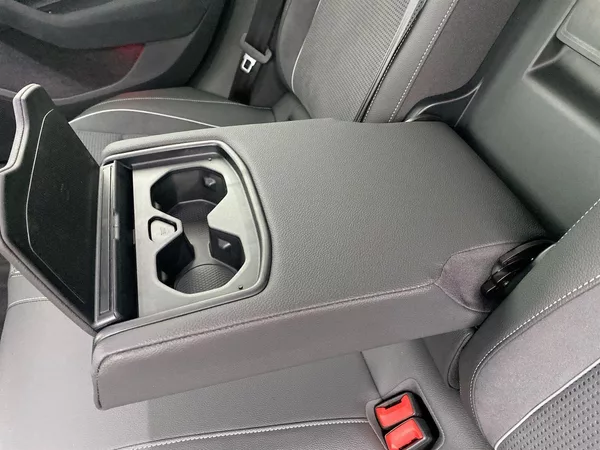 Škoda Superb Combi 2,0 TDI 4x4 DSG Sportlin - foto 25