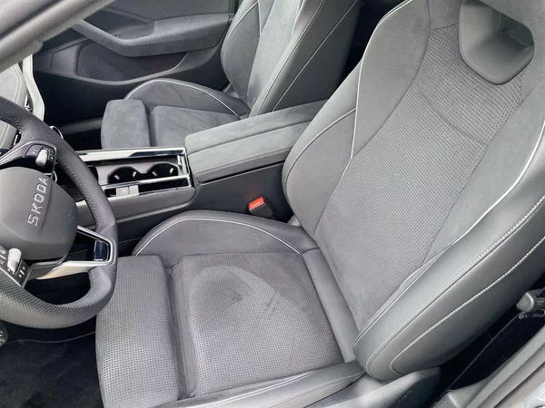 Škoda Superb Combi 2,0 TDI 4x4 DSG Sportlin - foto 8