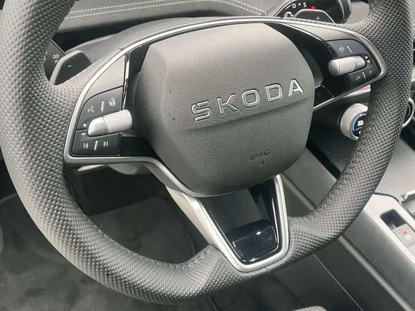 Škoda Superb Combi 2,0 TDI 4x4 DSG Sportlin - foto 21