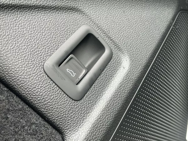 Škoda Superb Combi 2,0 TDI 4x4 DSG Sportlin - foto 23