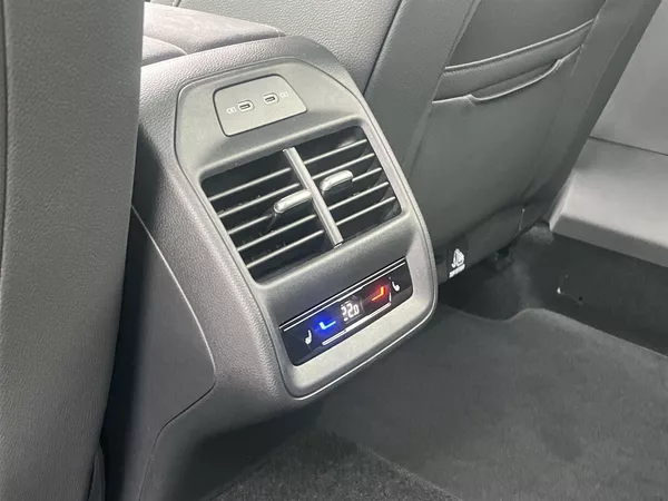 Škoda Superb Combi 2,0 TDI 4x4 DSG Sportlin - foto 24