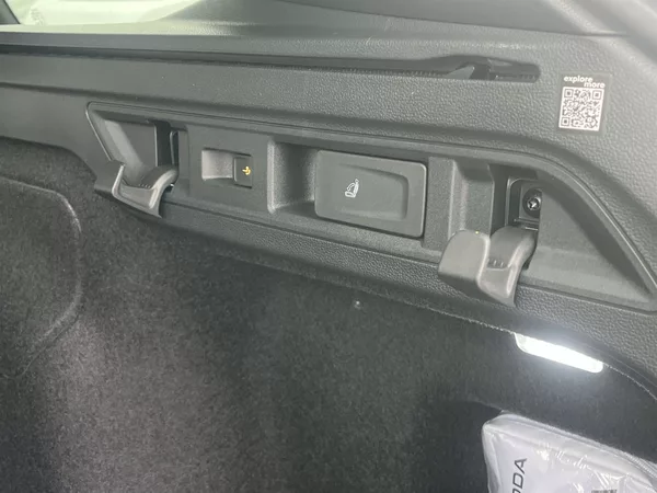 Škoda Superb Combi 2,0 TDI 4x4 DSG Sportlin - foto 28
