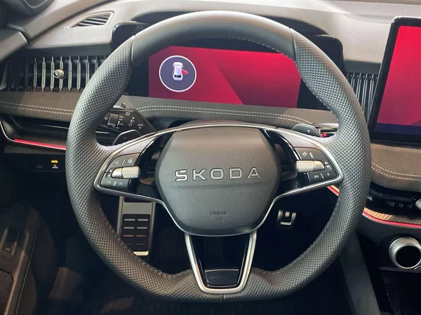 Škoda Superb Combi 2,0 TDI 110 kW DSG Sport - foto 15