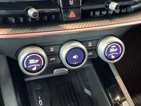 Škoda Superb Combi 2,0 TDI 110 kW DSG Sport - foto 16