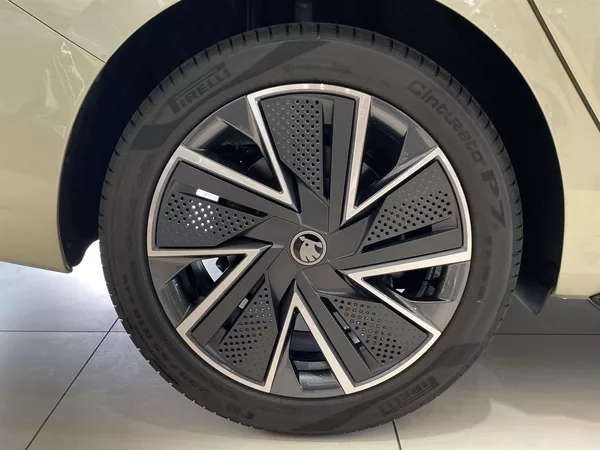 Škoda Superb Combi 2,0 TDI 110 kW DSG Sport - foto 19