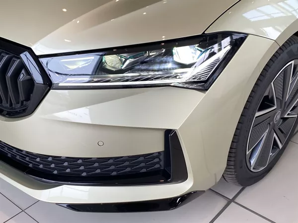 Škoda Superb Combi 2,0 TDI 110 kW DSG Sport - foto 25
