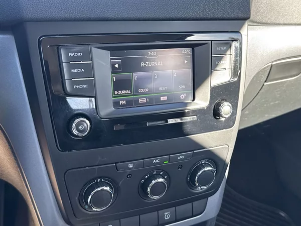 Škoda Yeti 2.0 TDI 4x4 Active - foto 16