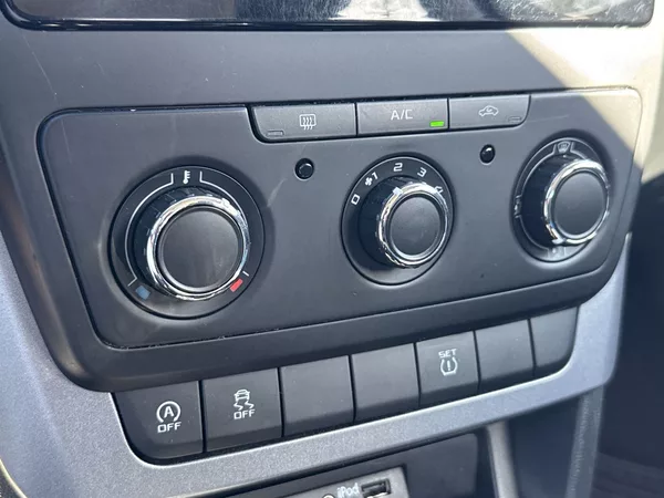 Škoda Yeti 2.0 TDI 4x4 Active - foto 17