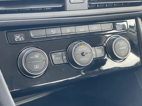 Volkswagen Bora E- 100 kW DSG - foto 14