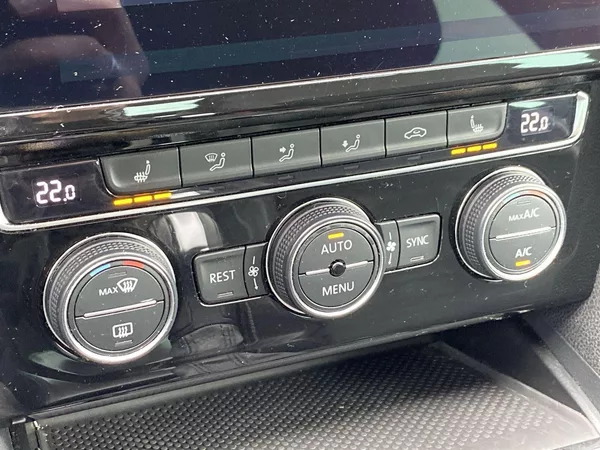 Volkswagen Passat 2.0 TDI DSG - foto 16